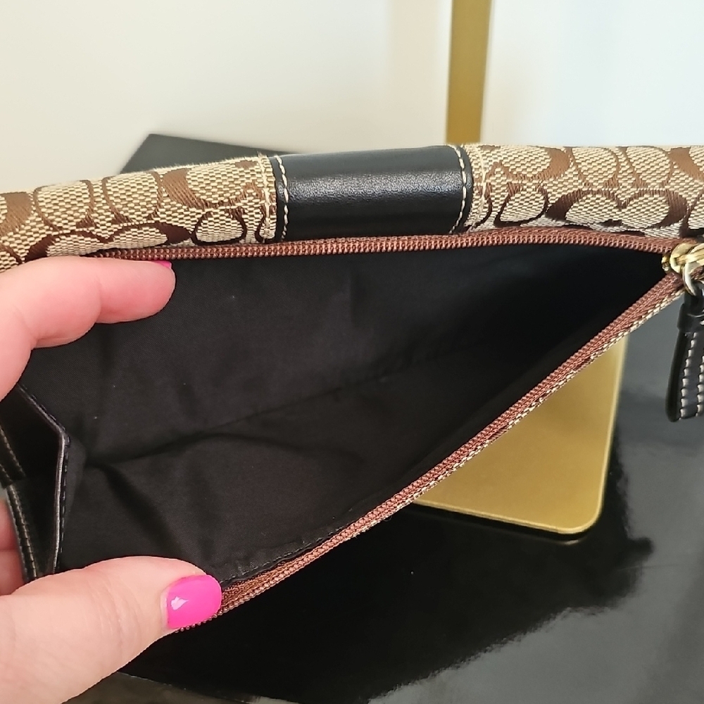 Coach Signature C Tri-Fold Walletv EUC - Picture 5 of 10